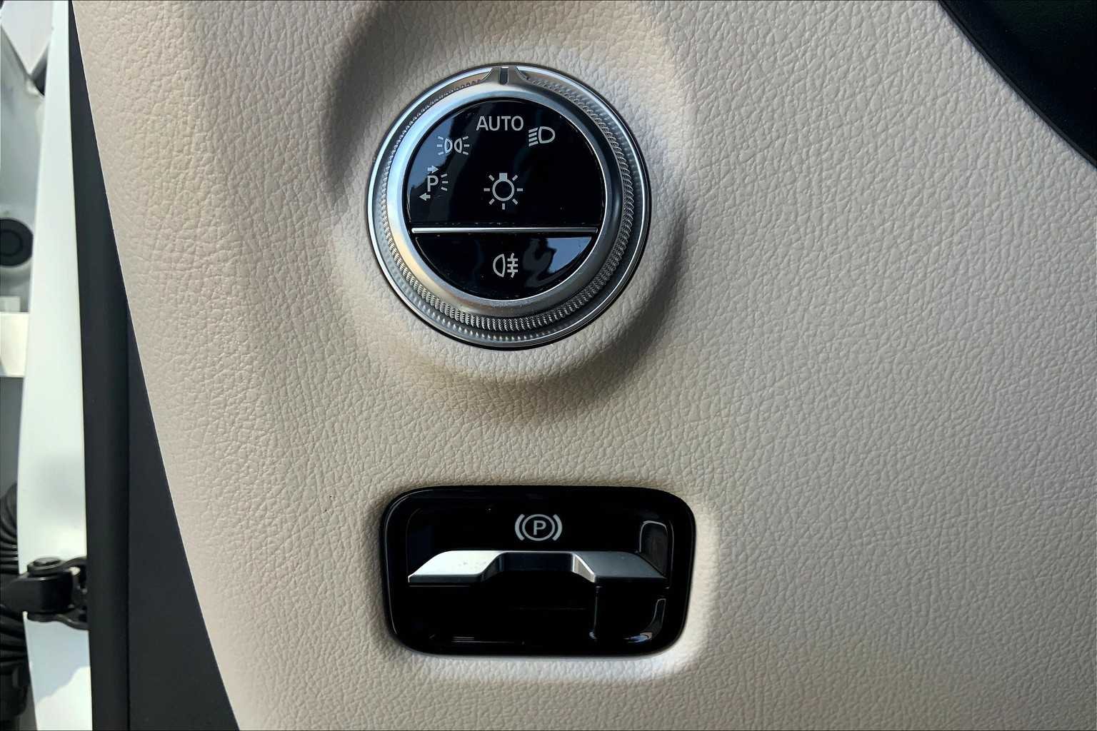 Certified Used 2022 Polar White Mercedes-Benz C 300 image 33