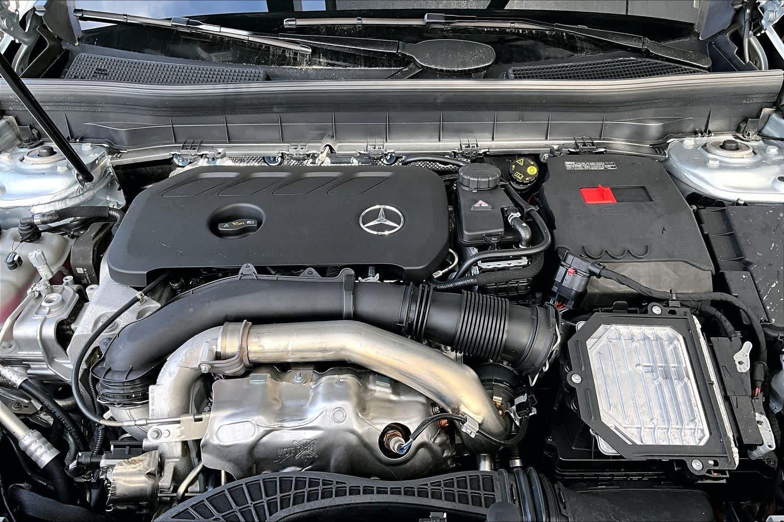 Used 2026 Cirrus Silver Metallic Mercedes-Benz GLB 250 image 18
