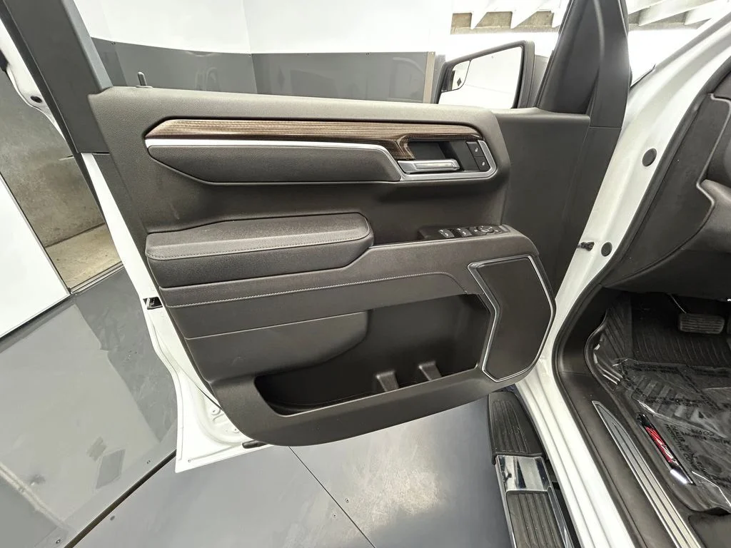 Used 2026 Summit White Chevrolet LT image 42