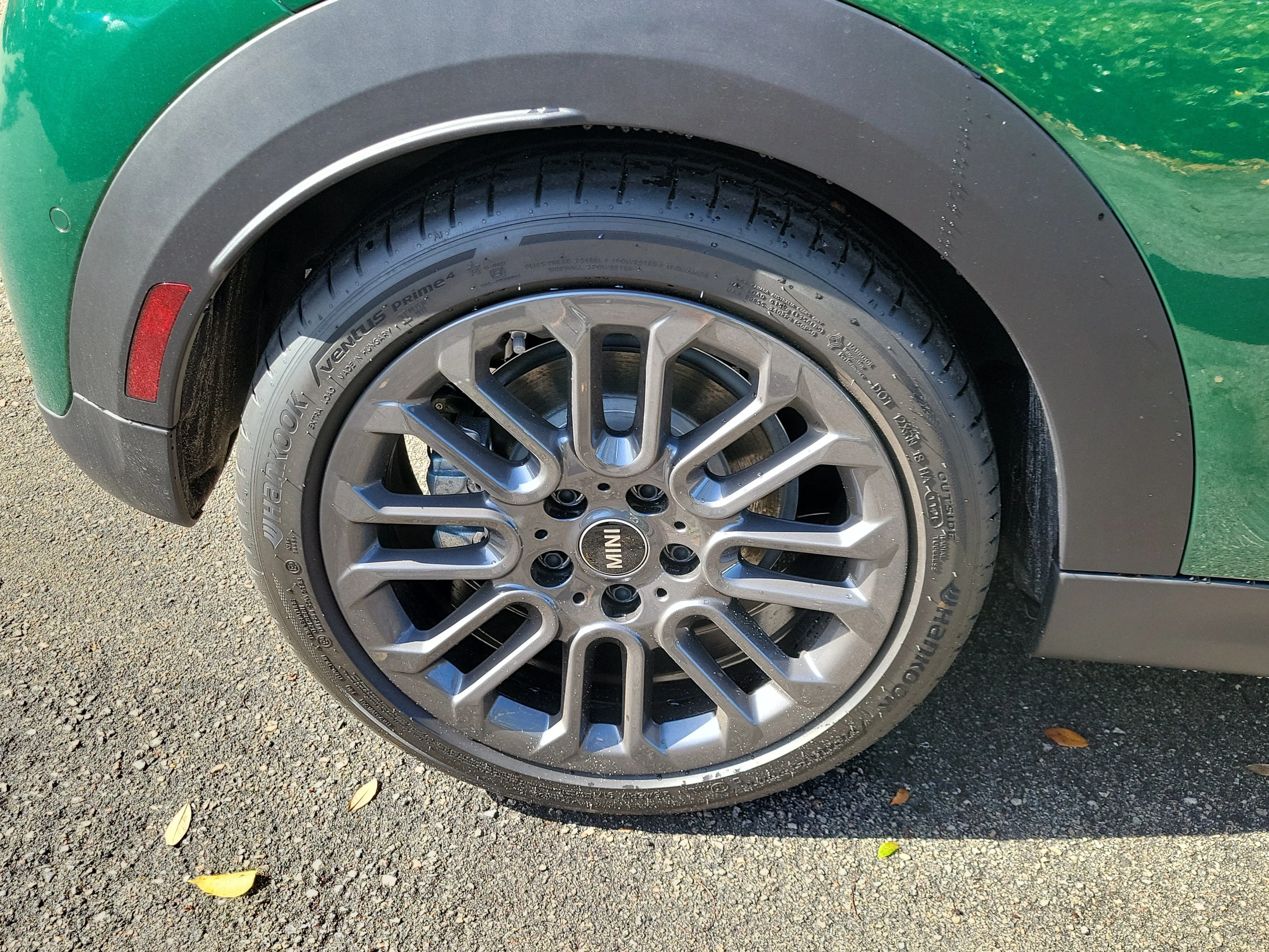 New 2026 British Racing Green MINI Signature Plus image 3