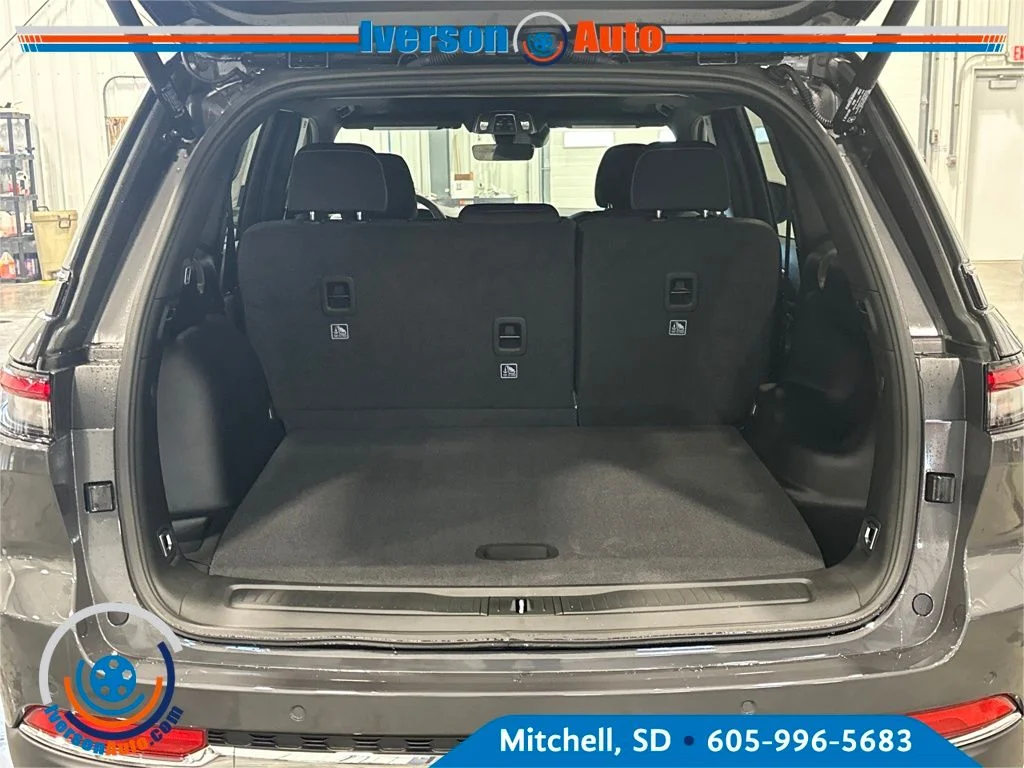 New 2026 Baltic Gray Metallic Clear-Coat Exterior Paint Jeep Laredo X image 7