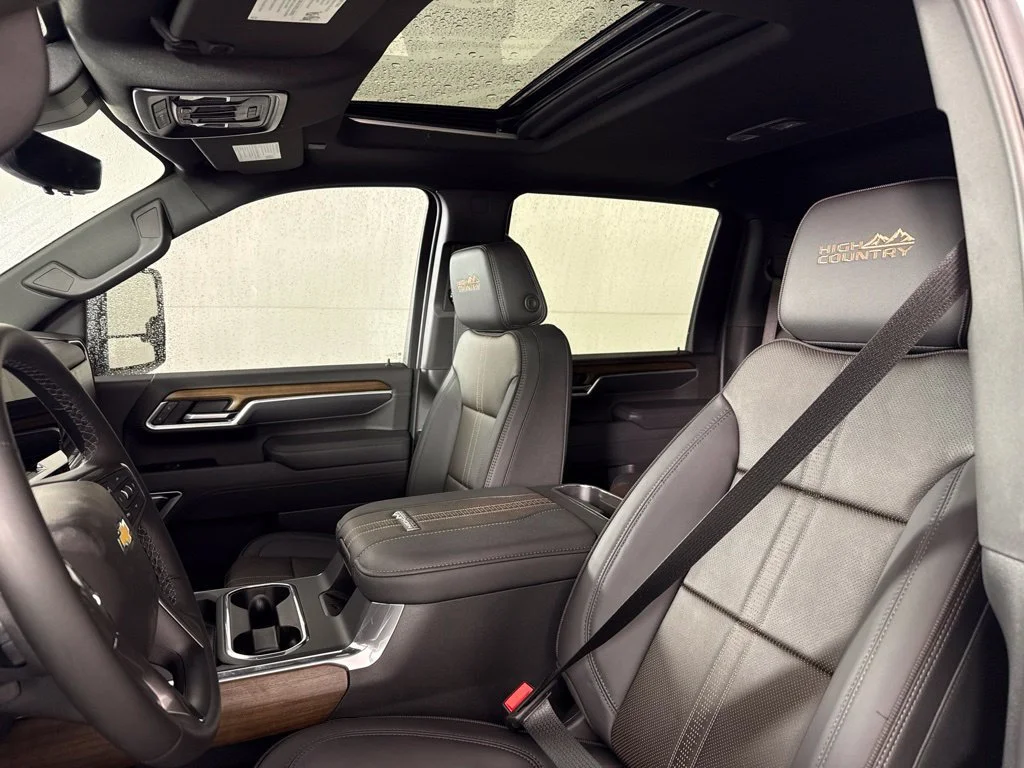 New 2026 Summit White Chevrolet High Country image 36