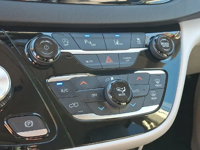 Used 2024 White Chrysler Touring L image 17