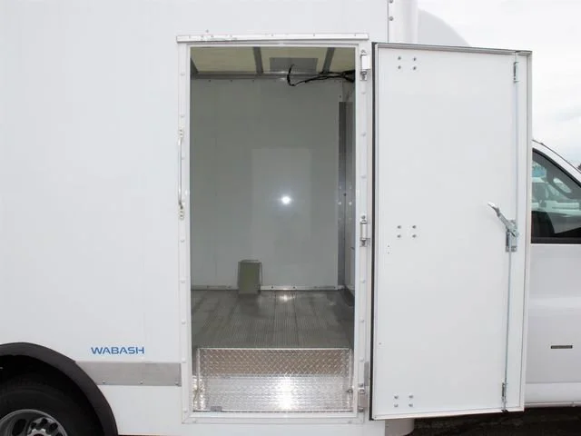 New 2025 Summit White GMC 1WT image 15