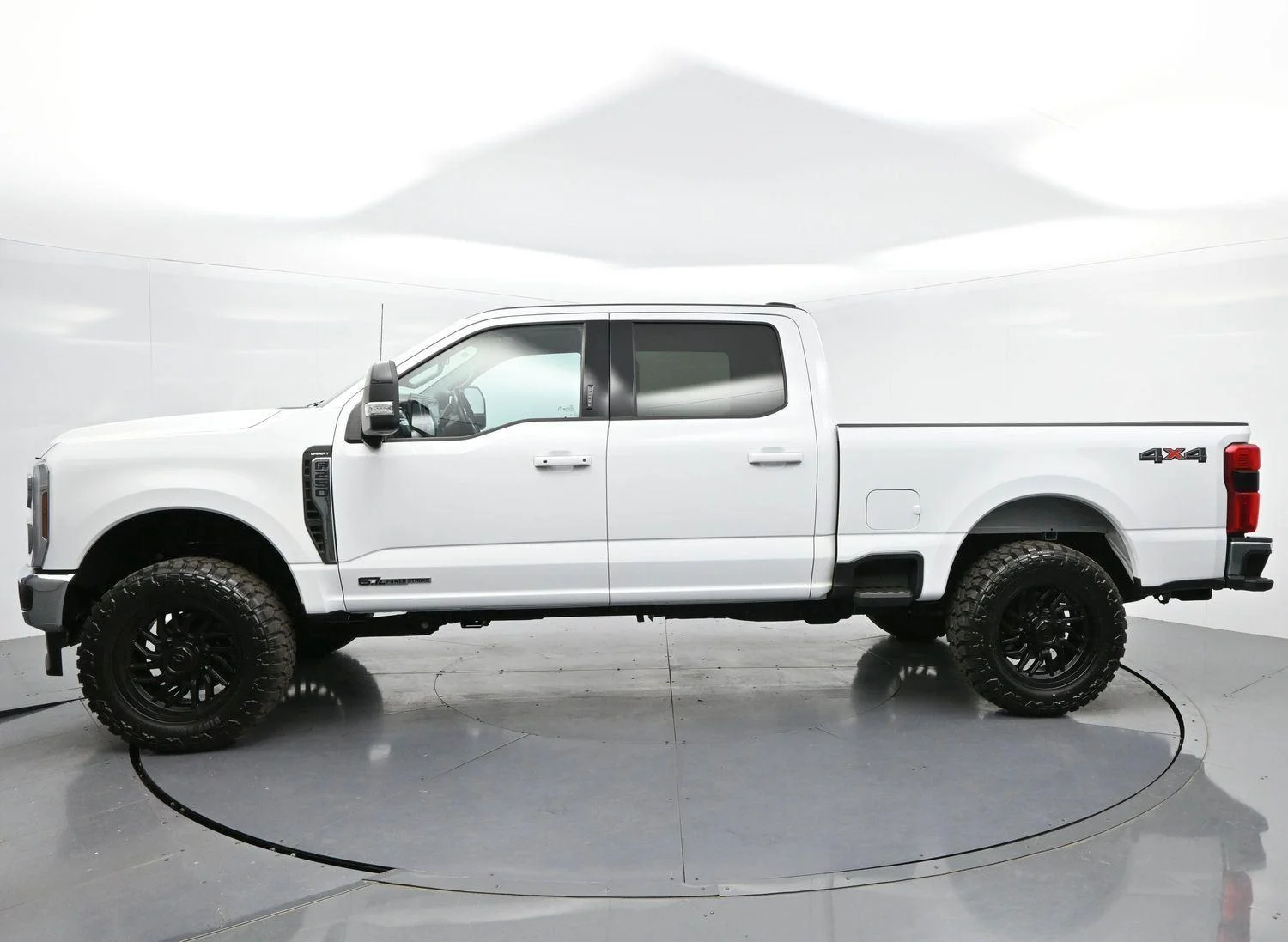 Used 2024 Oxford White Ford LARIAT image 4