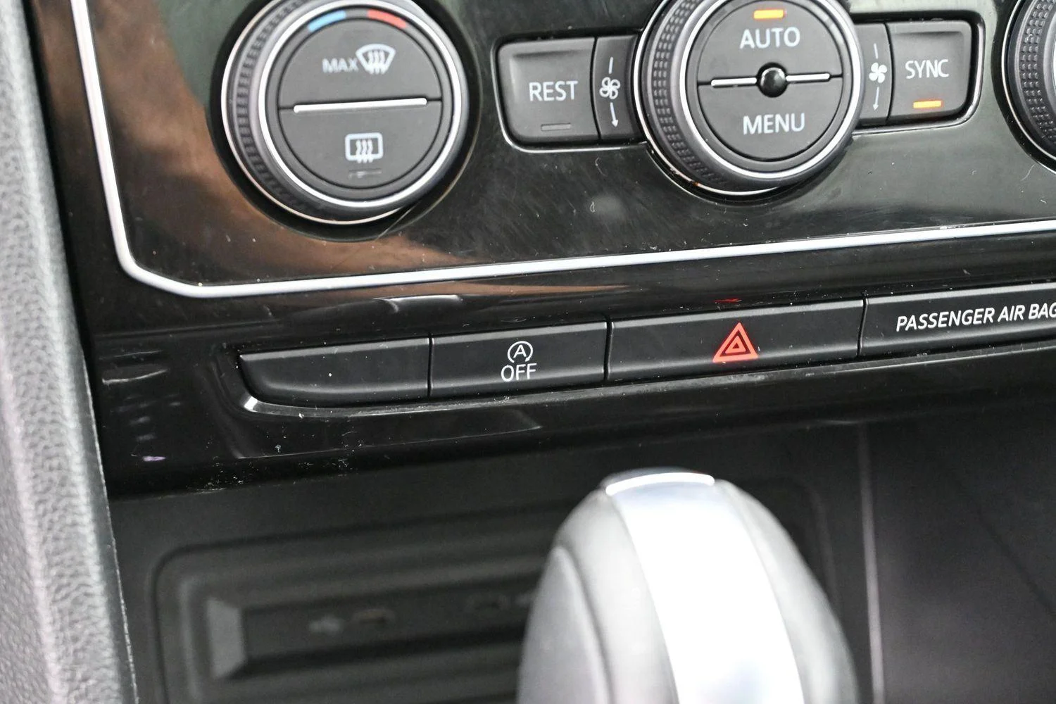 Used 2022 Pyrite Silver Metallic Volkswagen 2.0T SE w/Technology image 24