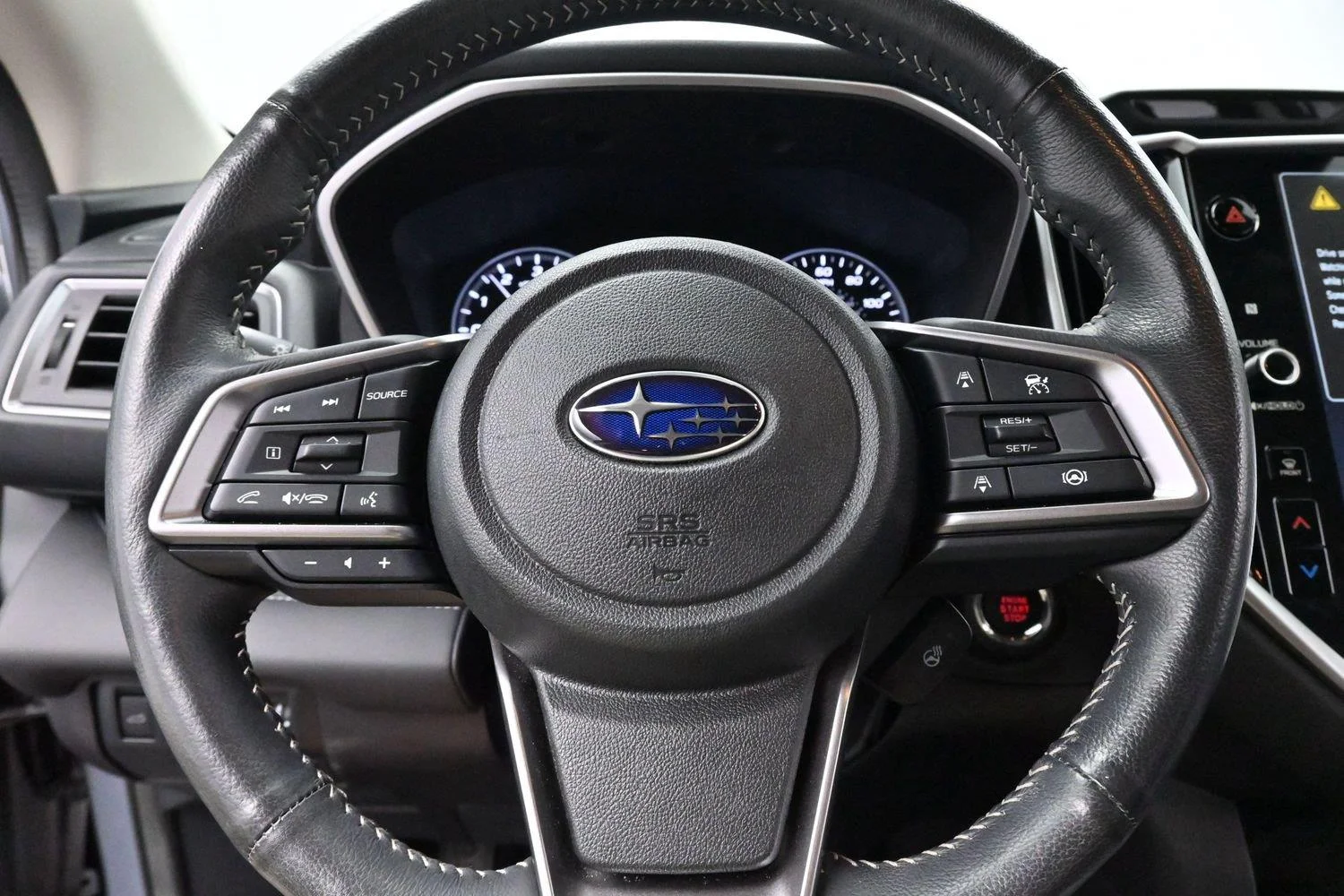 Used 2024 Ice Silver Metallic Subaru Limited image 18