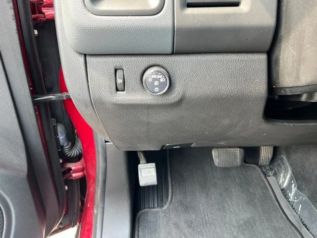 Used 2019 Red Chevrolet Z71 image 27