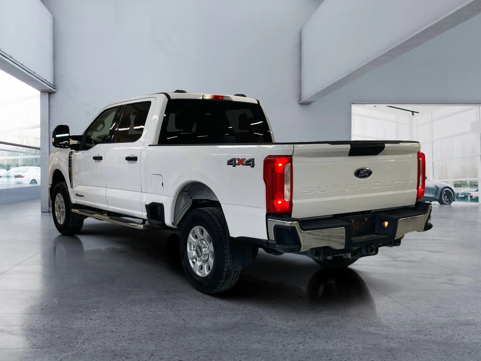 Used 2024 Oxford White Ford XLT image 3
