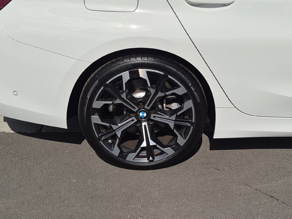Used 2025 Alpine White BMW 330i image 27