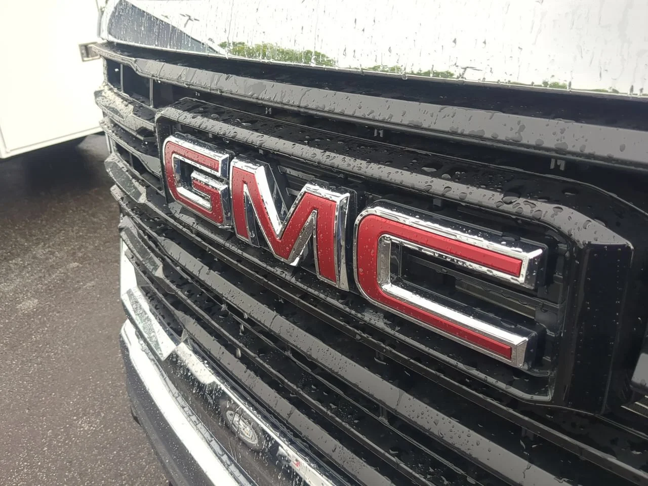 New 2026 Summit White GMC Pro image 29