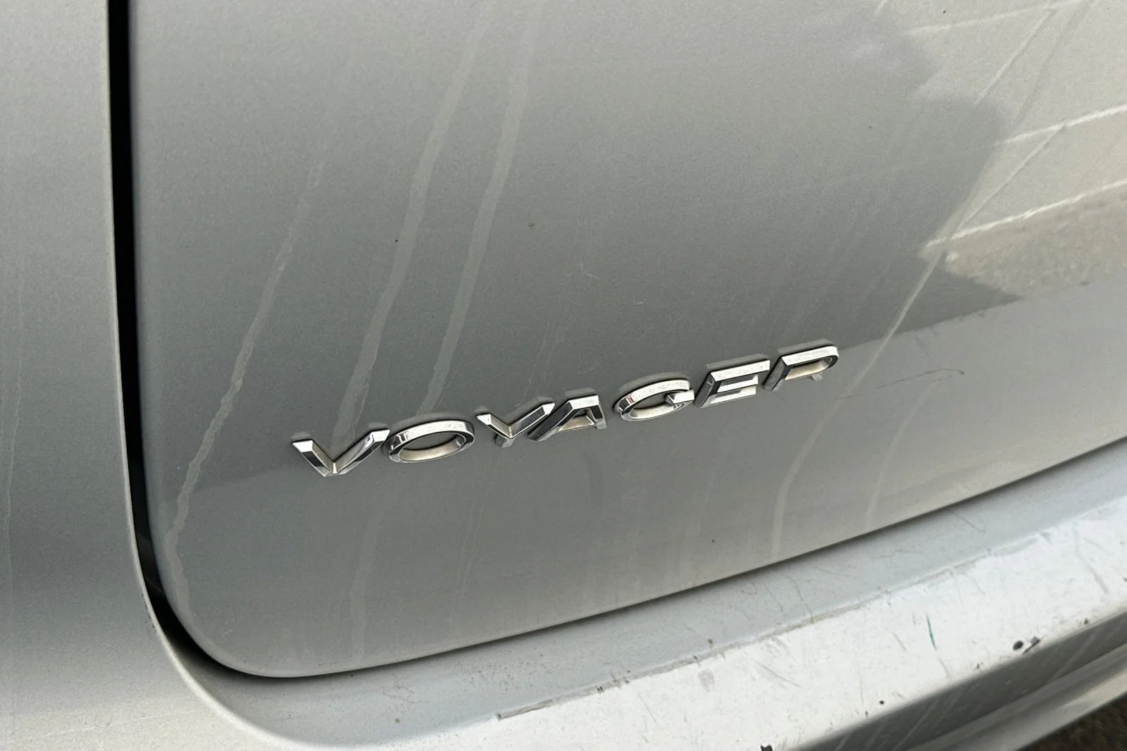 Used 2023 Silver Mist Clearcoat Chrysler LX image 6