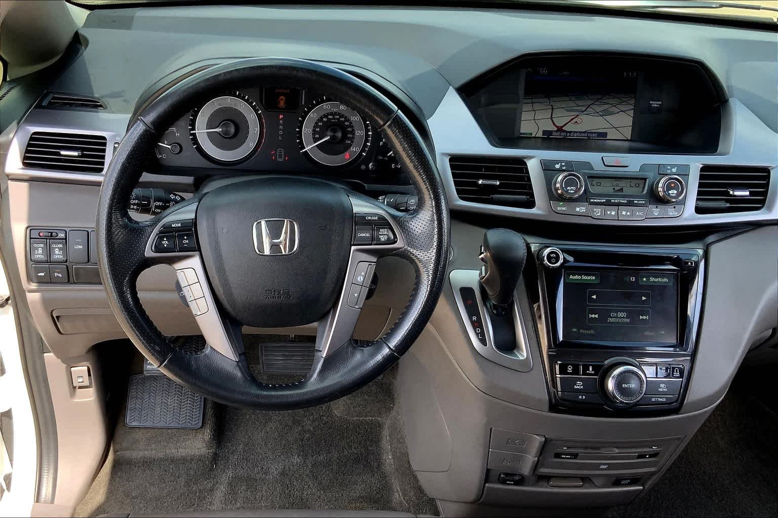 Used 2014 White Diamond Pearl Honda Touring image 6