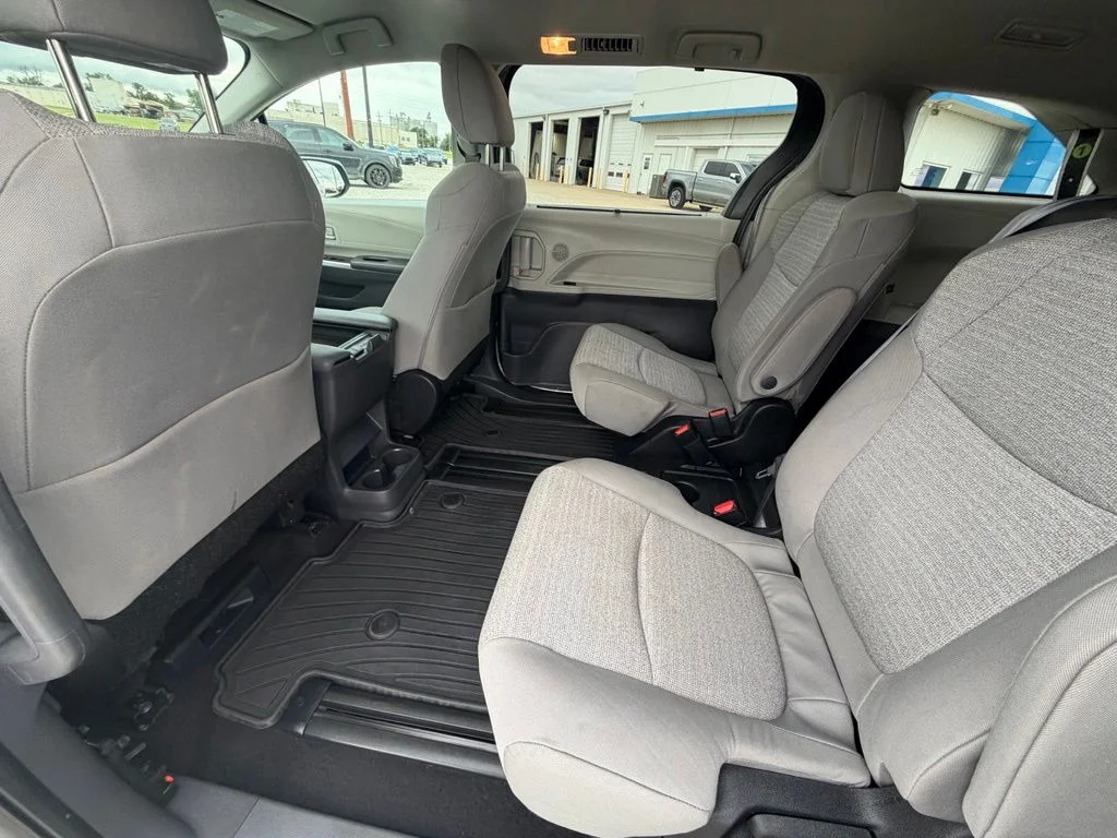 Used 2022 Silver Toyota LE image 22