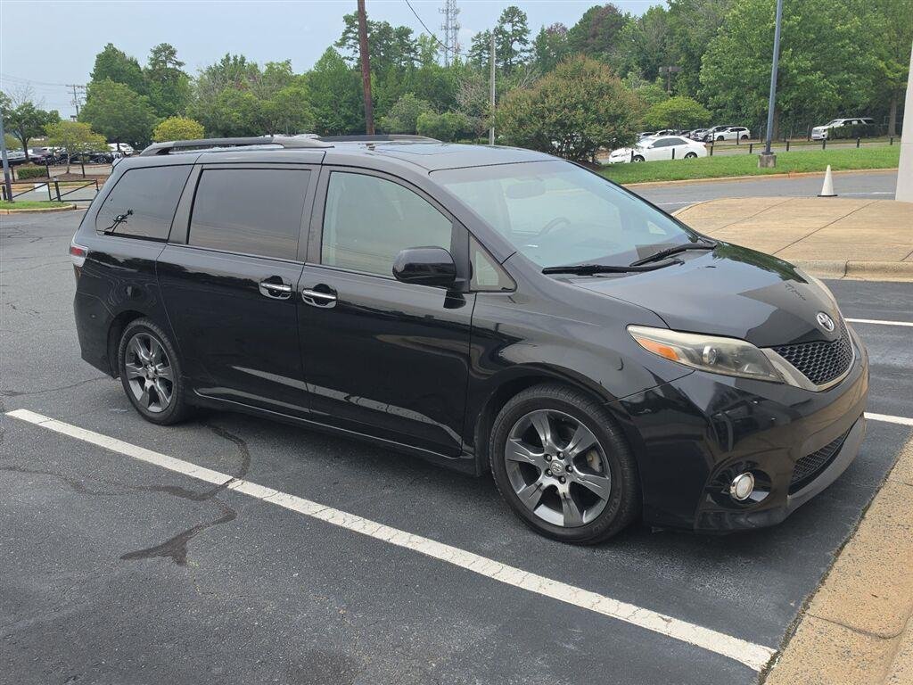 Used 2016 Midnight Black Metallic Toyota SE image 18
