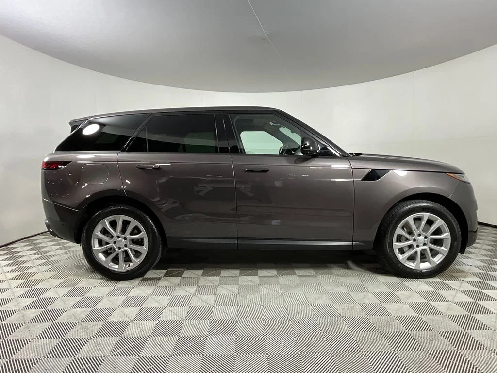 Used 2024 Brown Land Rover SE image 5