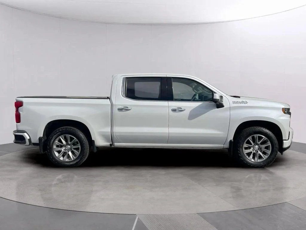 Used 2019 Iridescent Pearl Tricoat Chevrolet High Country image 6