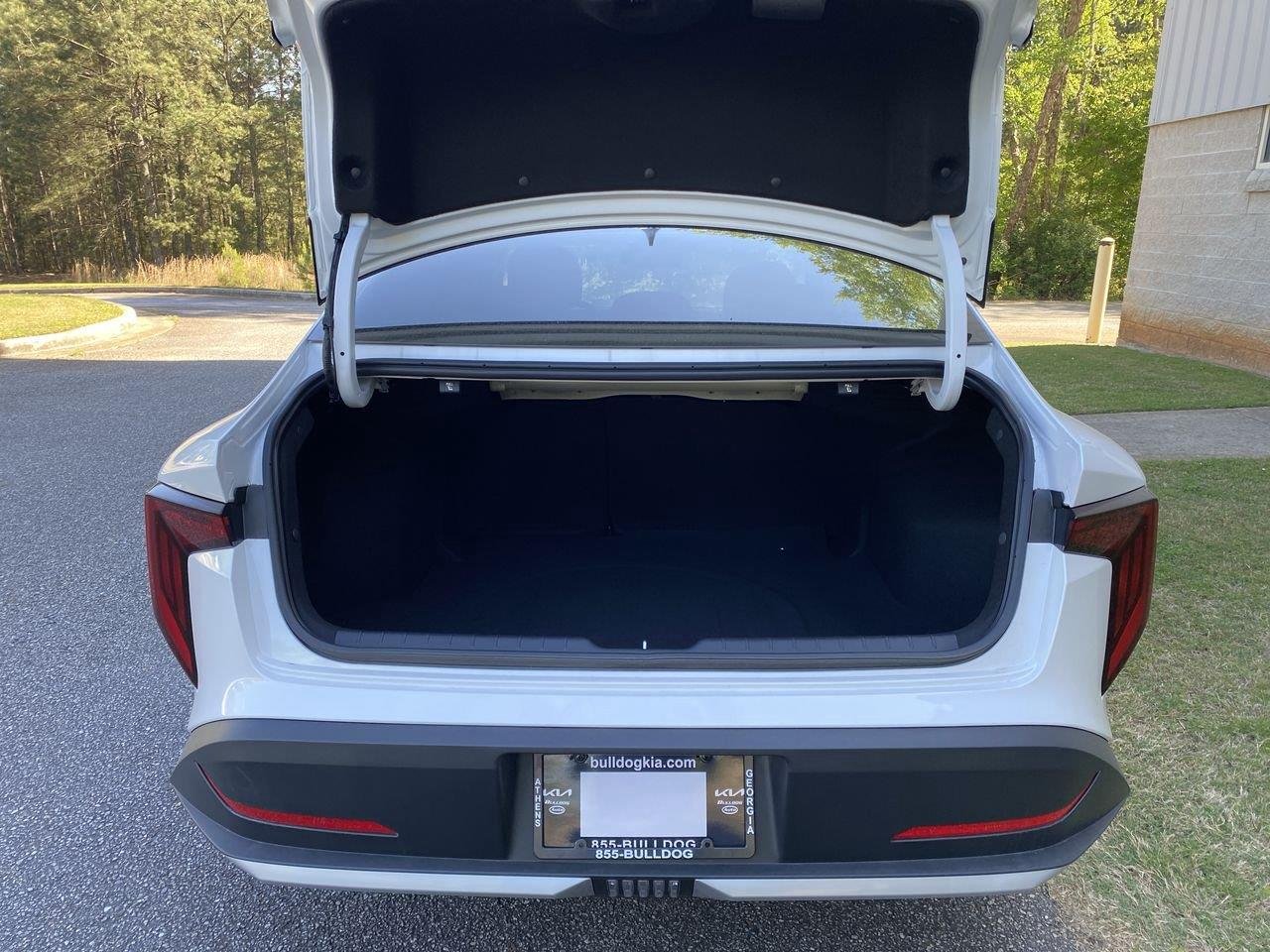 New 2026 Snow White Pearl Kia LXS image 28