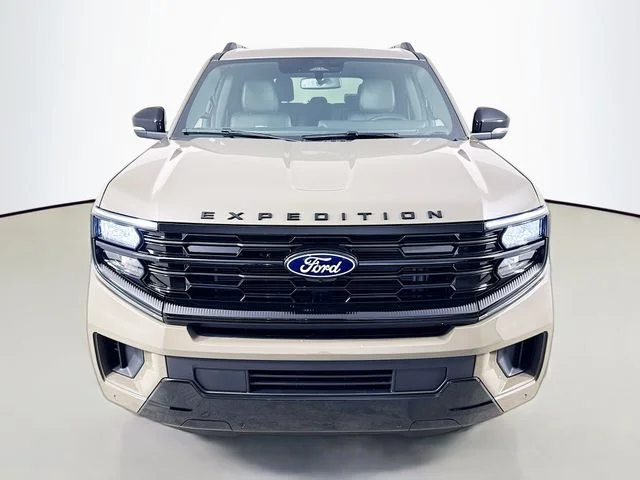 New 2027 Marsh Gray Ford Platinum image 2