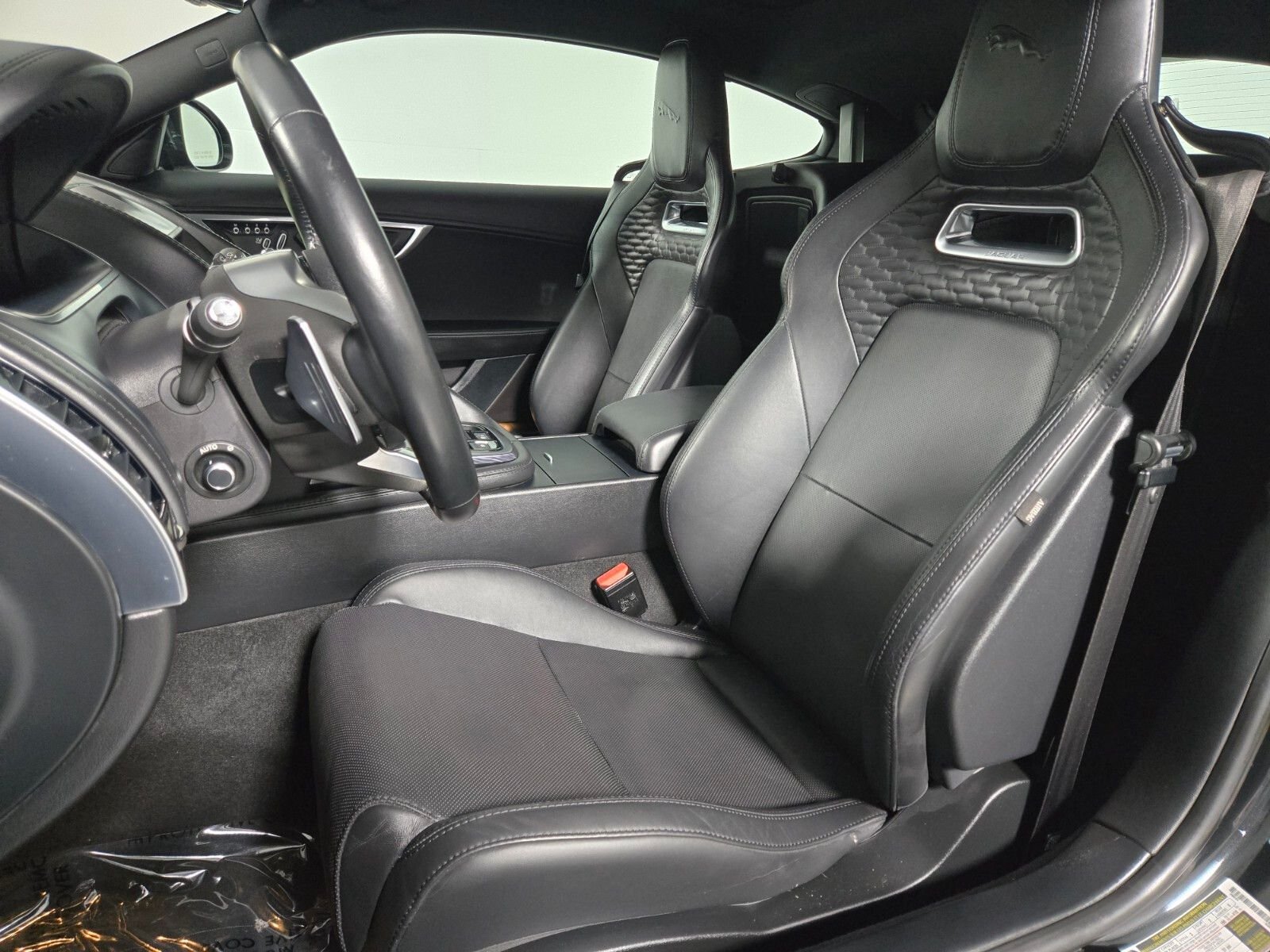 2023 Jaguar F-TYPE R-Dynamic - Photo 5