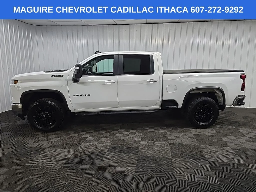 Used 2025 White Chevrolet LT image 5