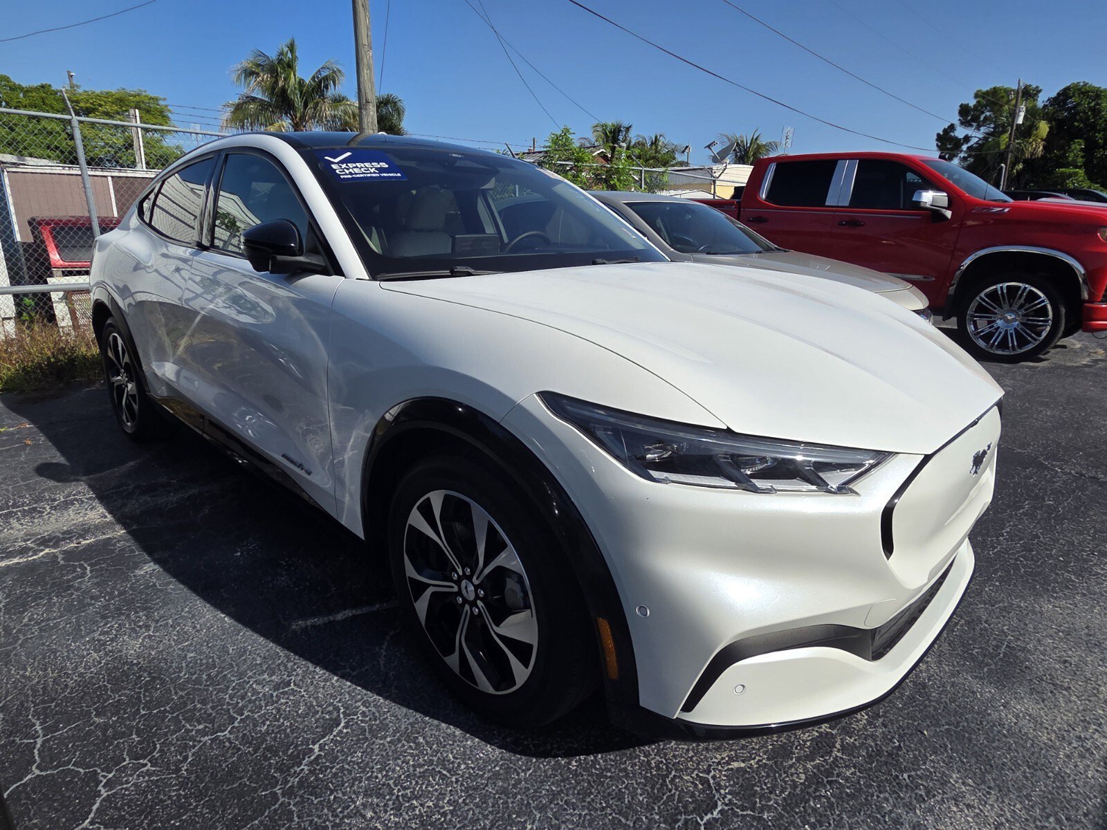 Used 2023  Ford Premium image 2