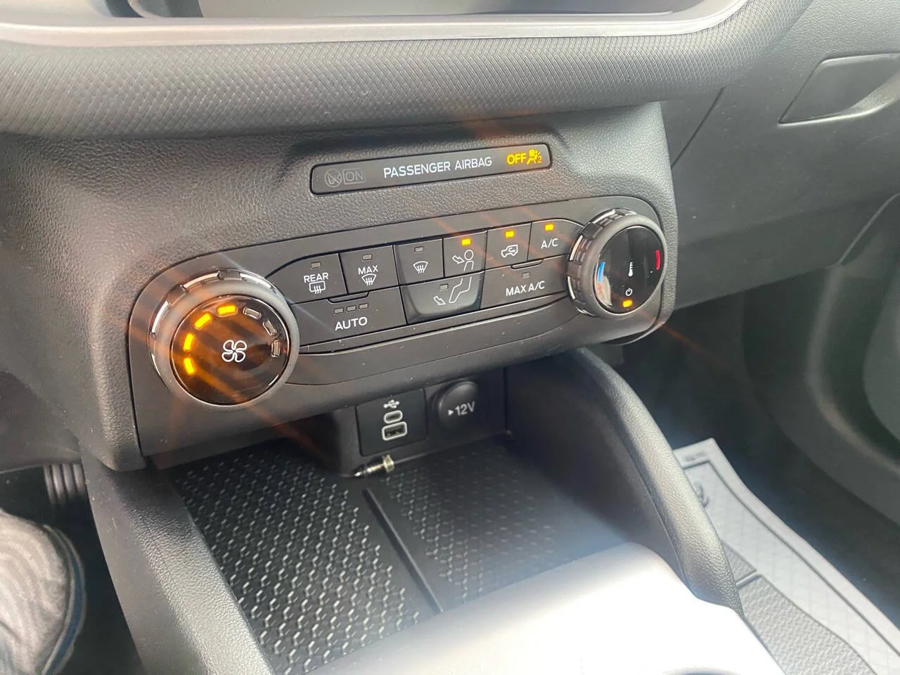 Used 2024 White Ford Big Bend AWD 4dr SUV image 15