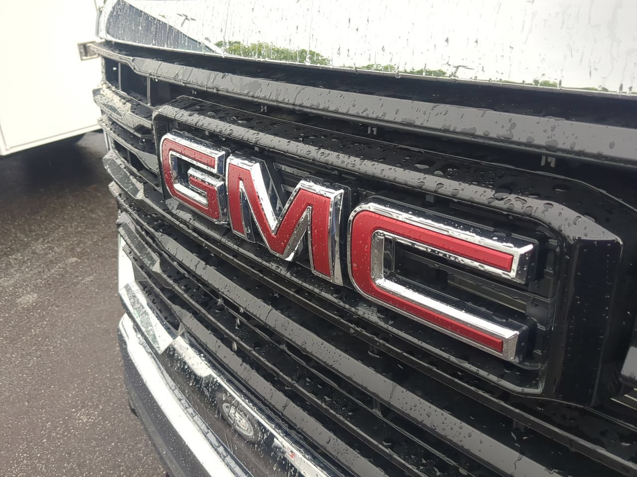 New 2026 Summit White GMC Pro image 29