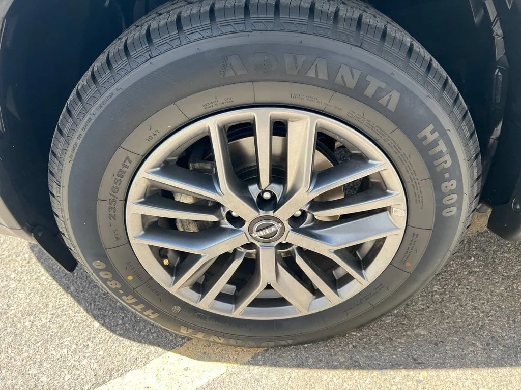 Used 2023 White Nissan S image 35