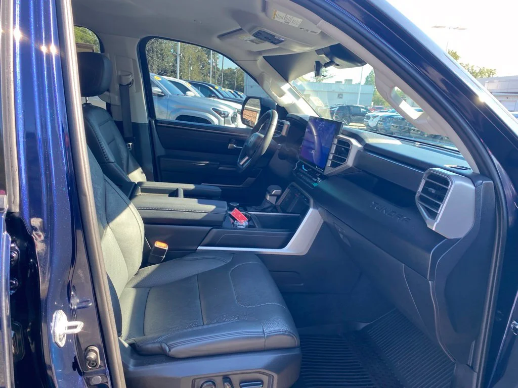 Used 2022  Toyota SR5 image 17