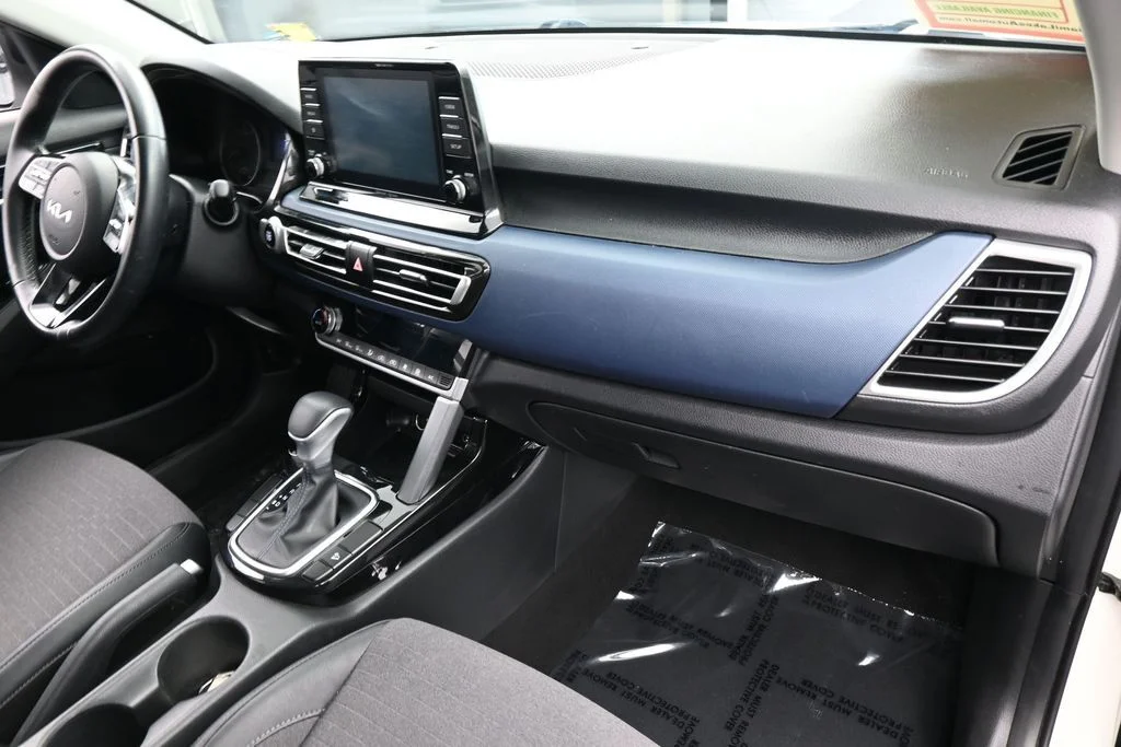 Used 2023 Clear White/Black Roof Kia S image 39