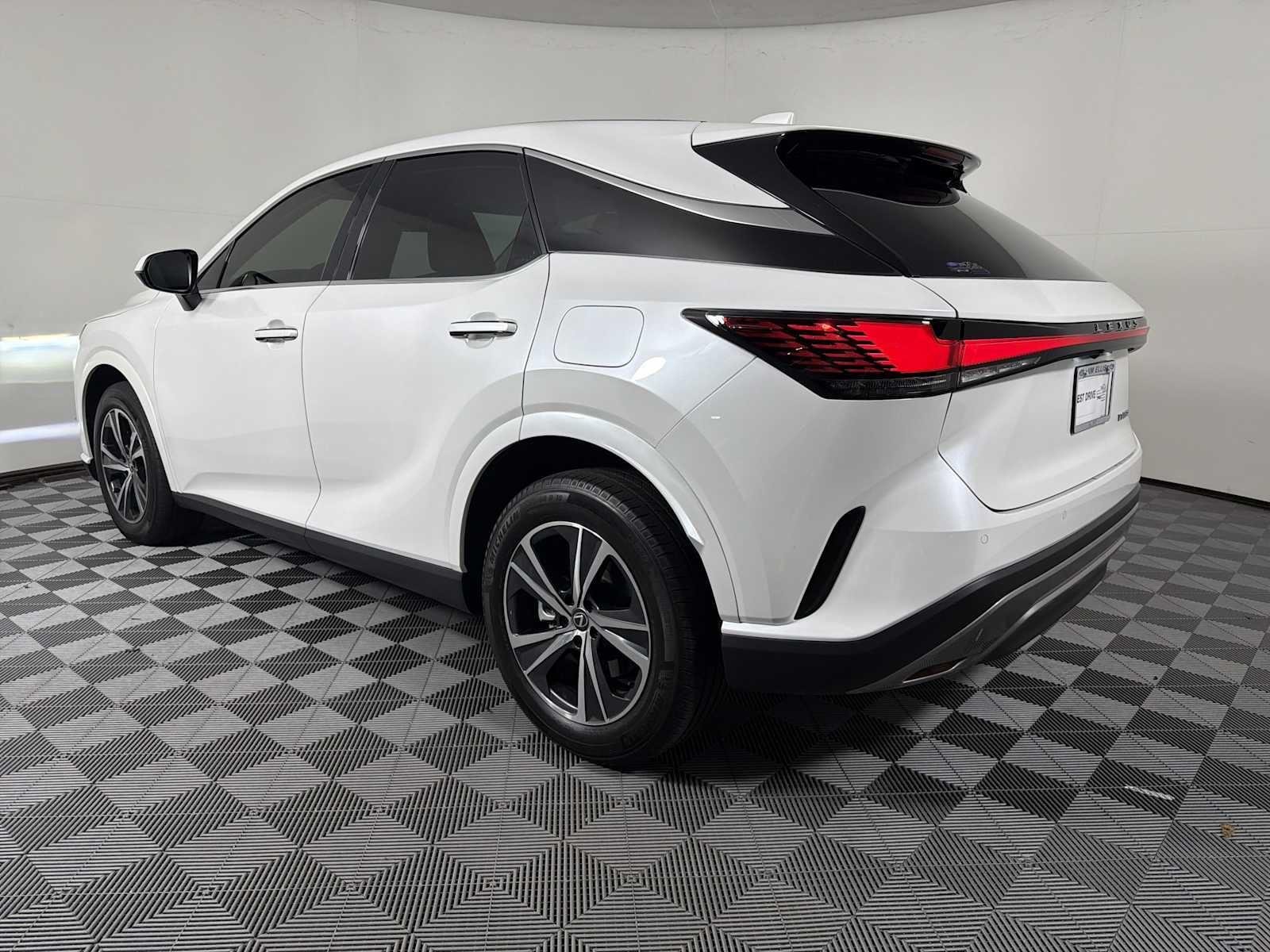 Used 2024 Eminent White Pearl Lexus RX 350 Premium Plus image 5