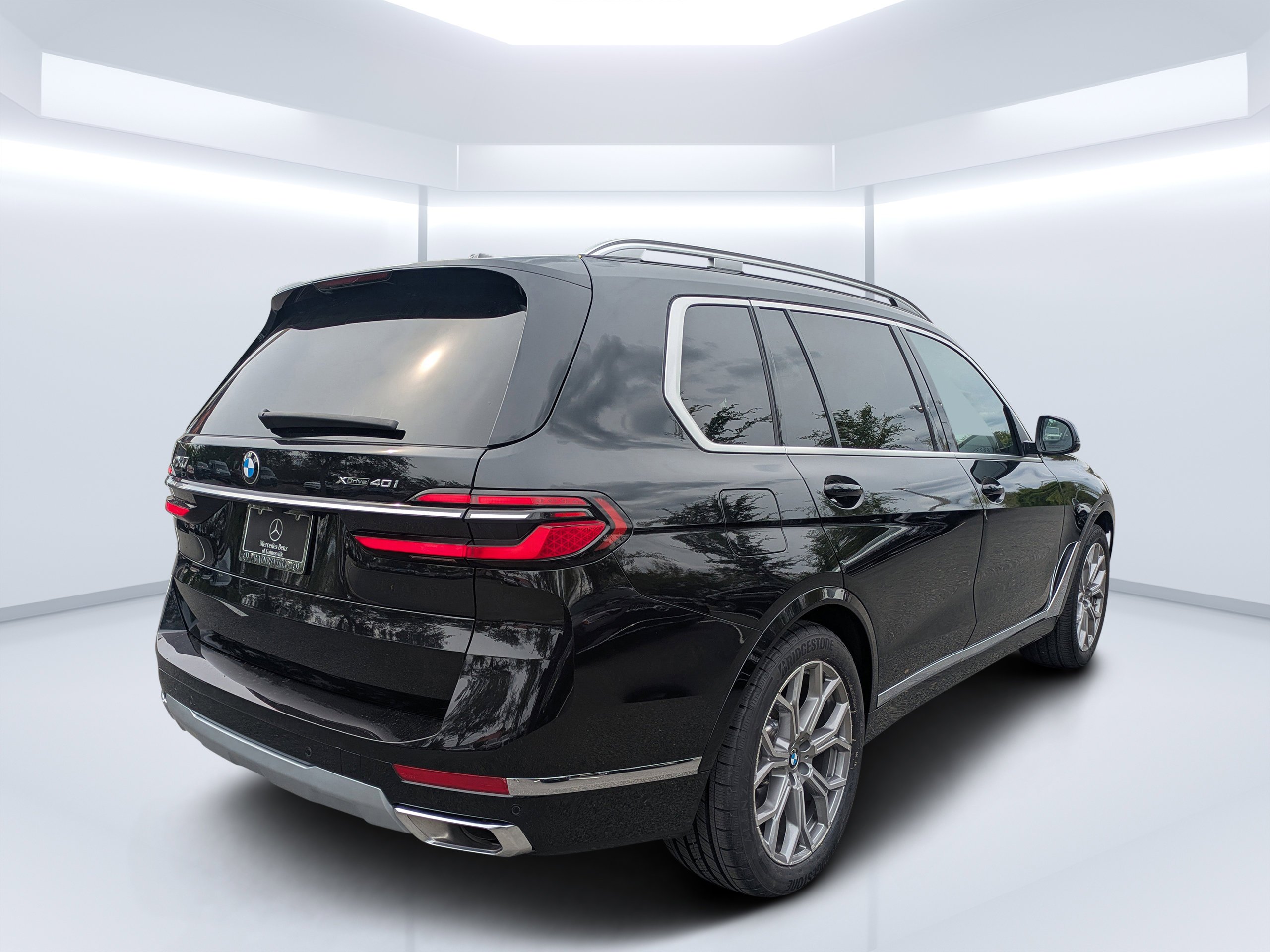 Used 2025 Black Sapphire Metallic BMW xDrive40i image 3