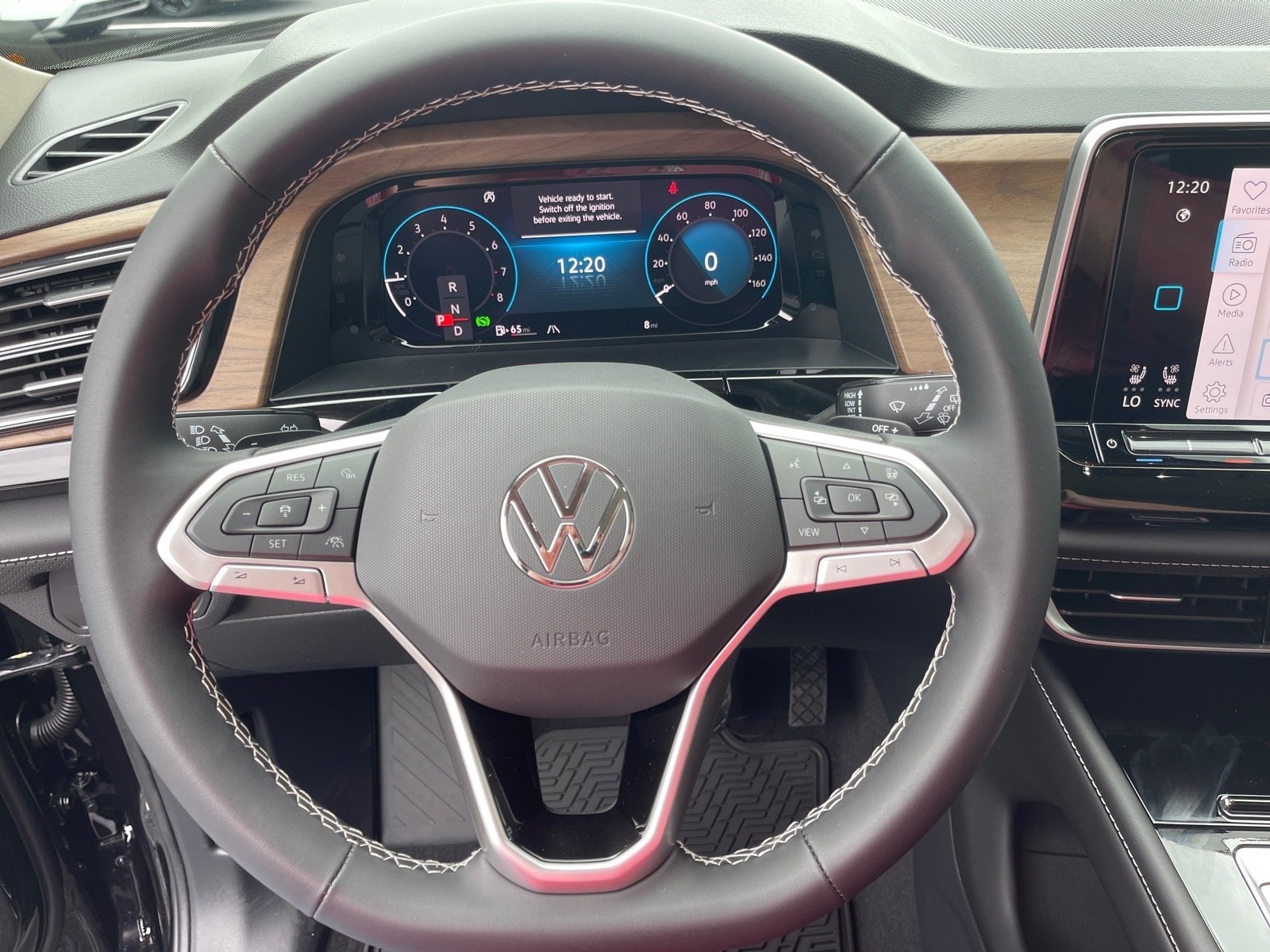 New 2026 Deep Black Pearl Volkswagen SE image 7