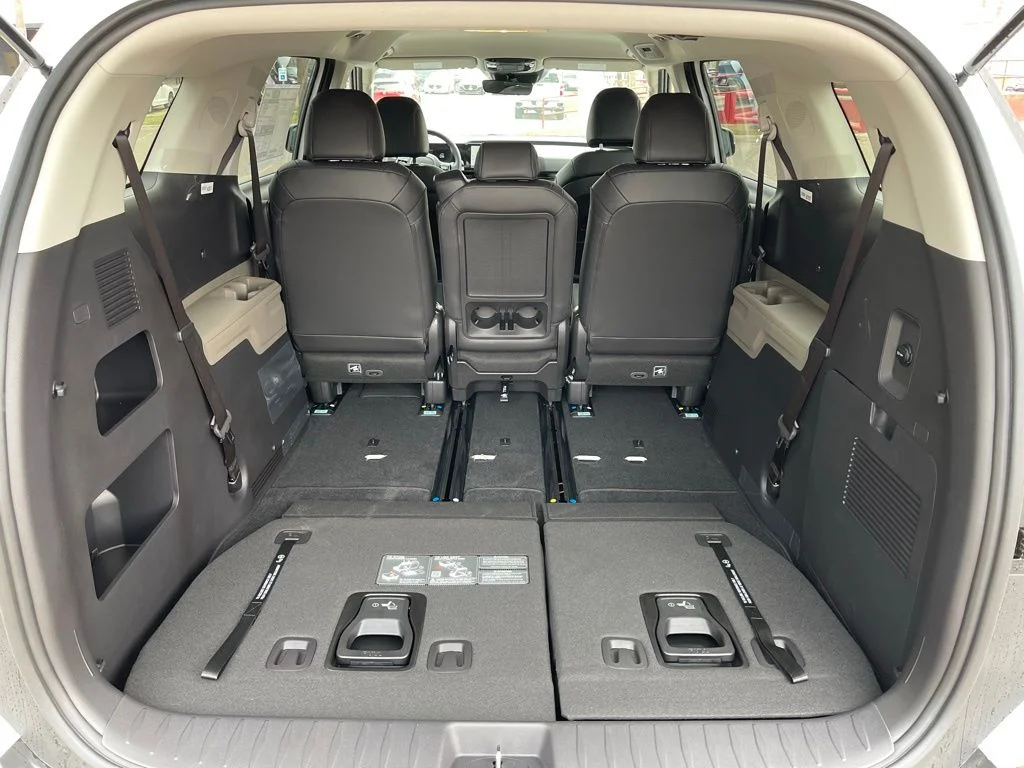 New 2026 White Kia LXS image 7