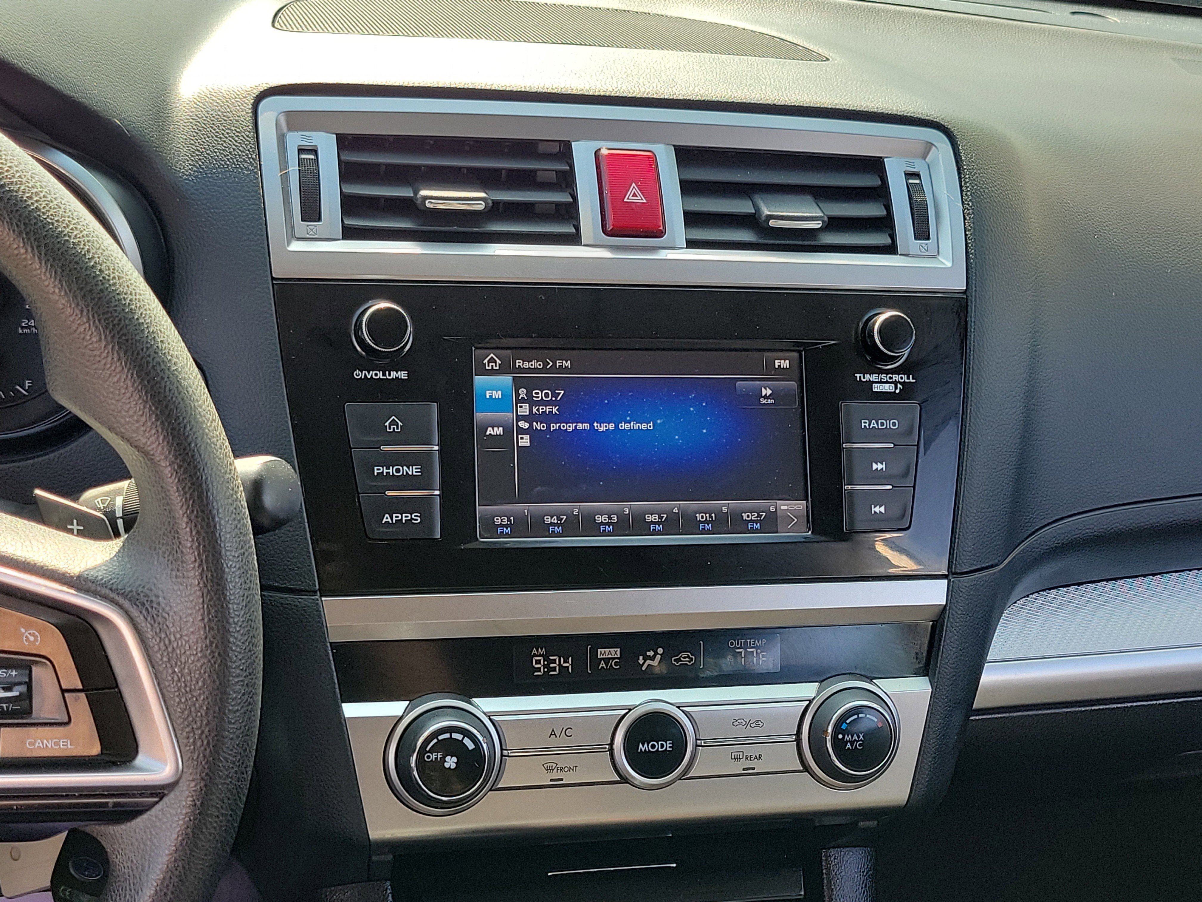 Used 2018 Ice Silver Metallic Subaru  image 17