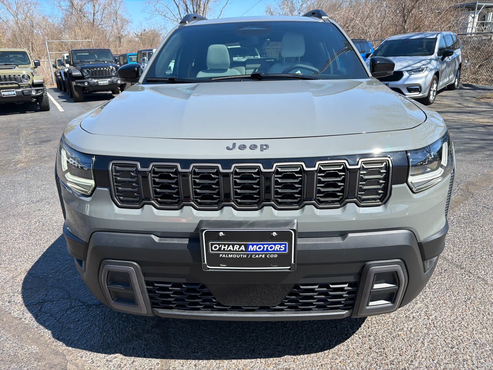 New 2026 Sting-Gray Clear-Coat Exterior Paint Jeep Limited image 26