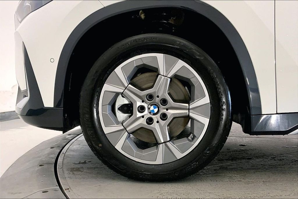 New 2027 Alpine White BMW xDrive28i image 9