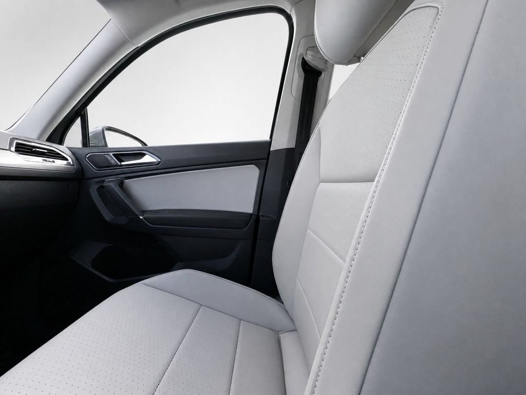 Used 2018 Gray Volkswagen 2.0T SE image 23