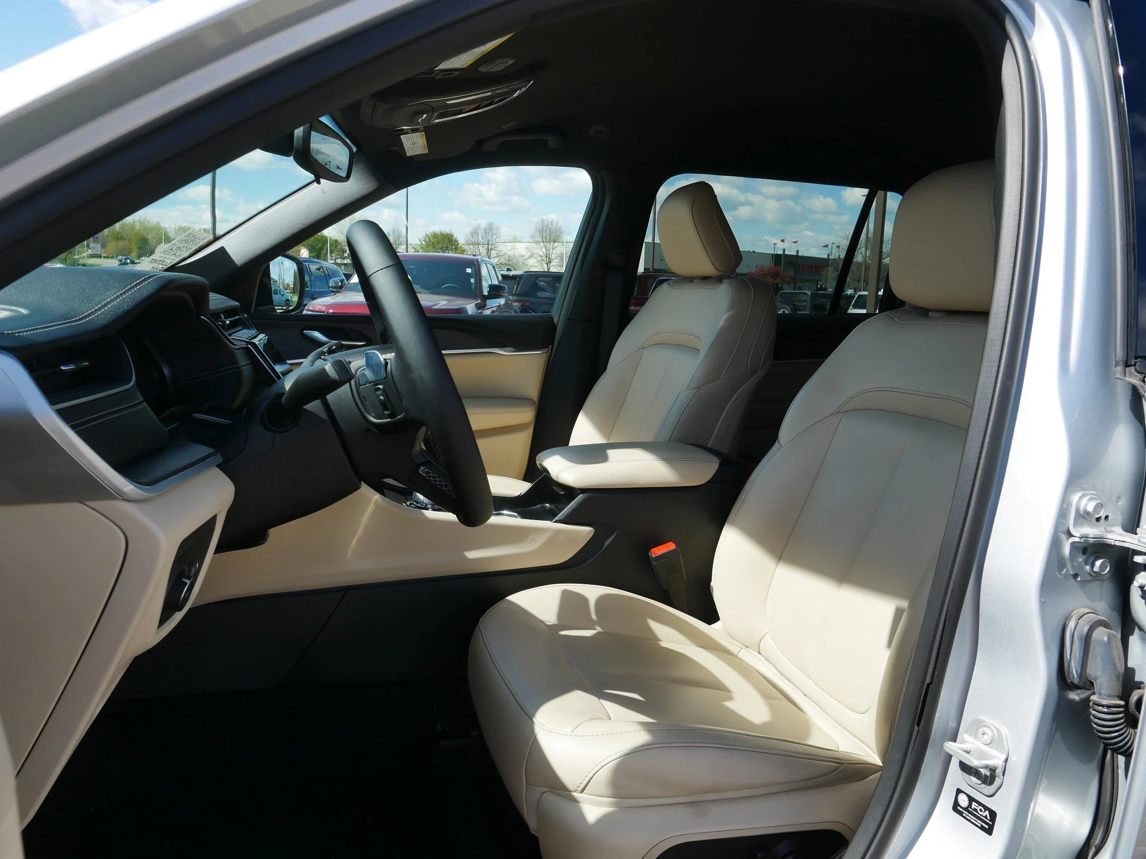 Used 2024 Silver Zynith Jeep Limited image 34