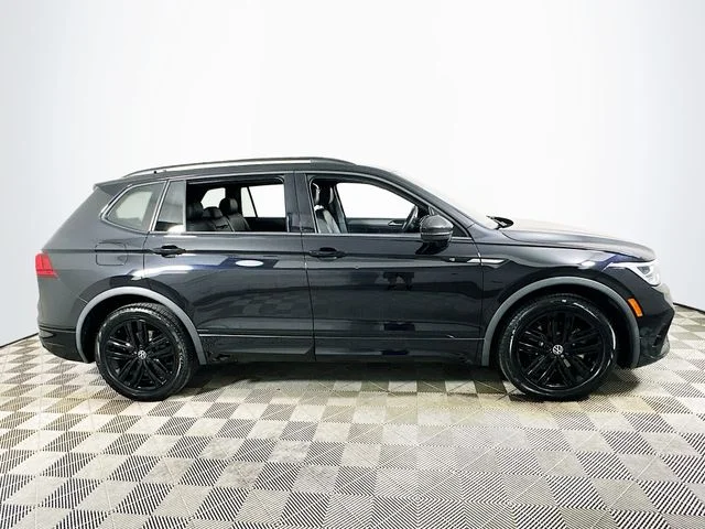 Pre-Owned 2022 Volkswagen Tiguan 2.0T SE R-Line Black