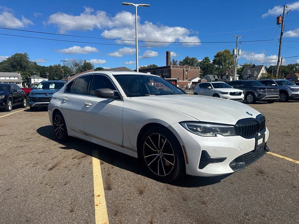 Used 2021 White BMW 330i image 3