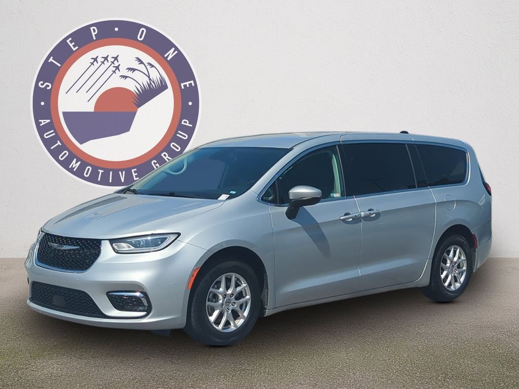 Used 2023 Silver Chrysler Touring L image 2
