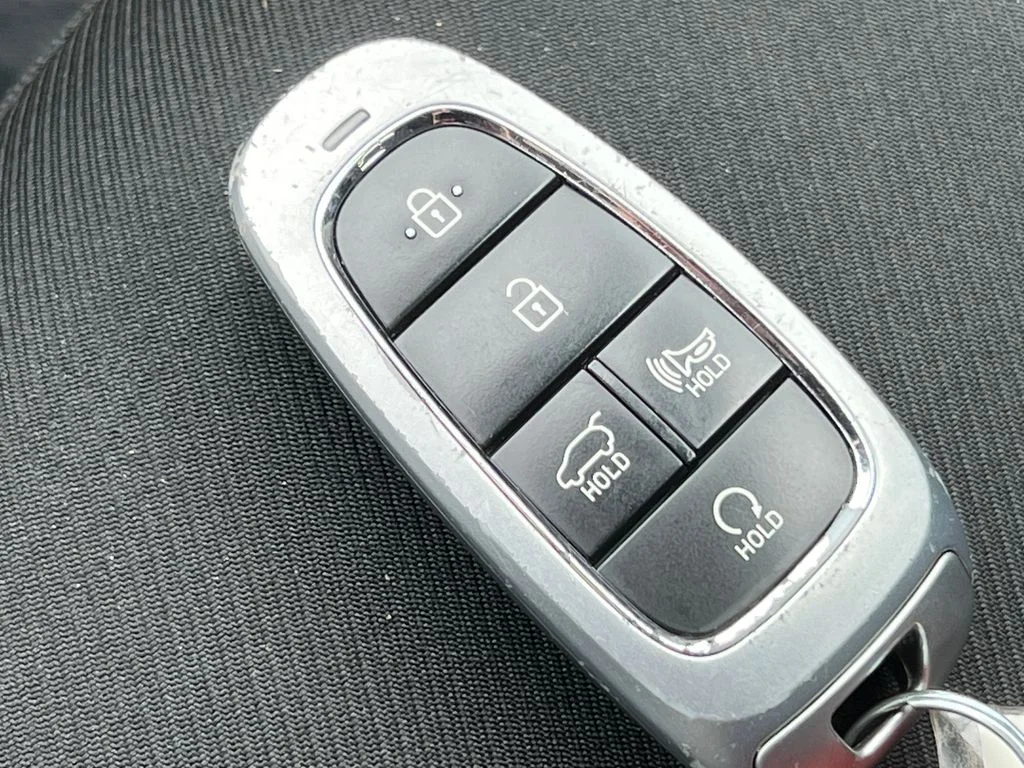 Used 2025 Gray Nissan SV image 29