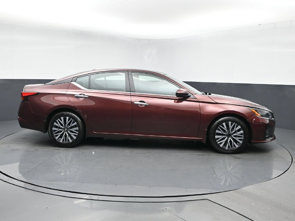 Used 2023 Red Nissan 2.5 SV image 3