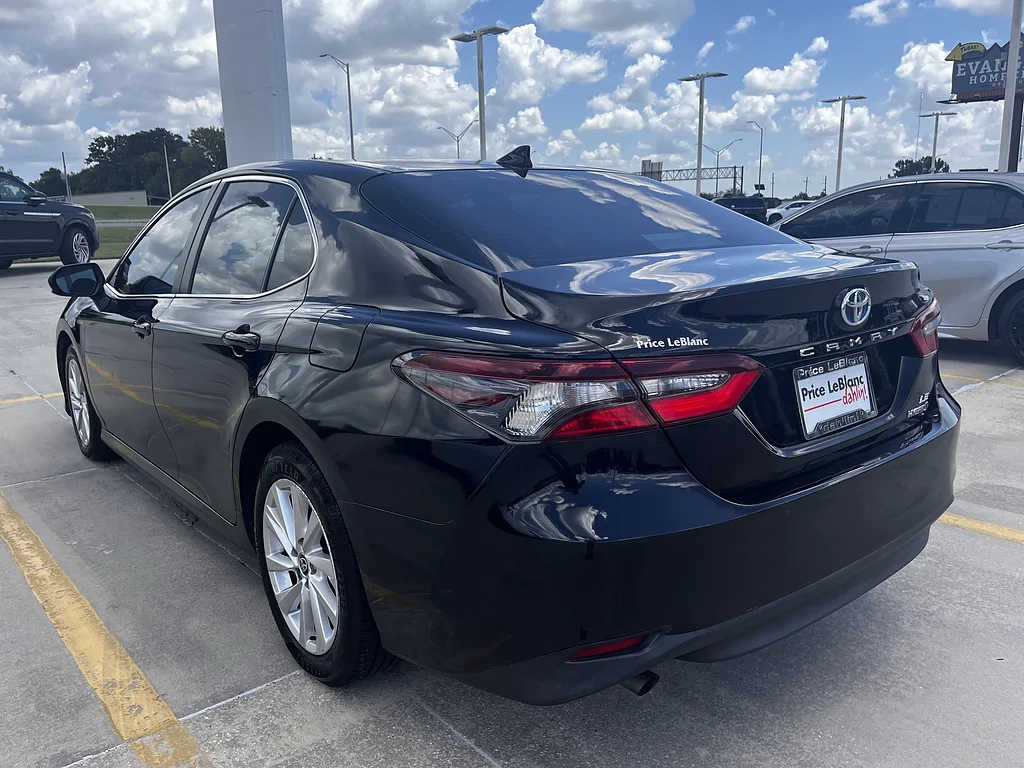Used 2022 Midnight Black Metallic Toyota LE image 5