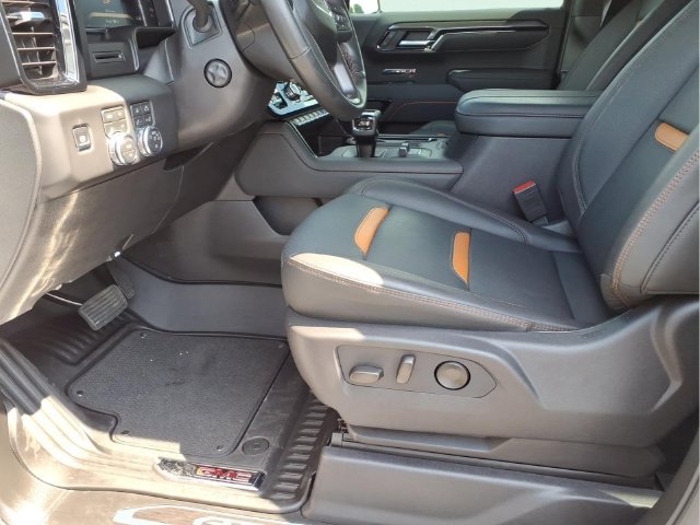 Used 2026 White GMC AT4 image 19