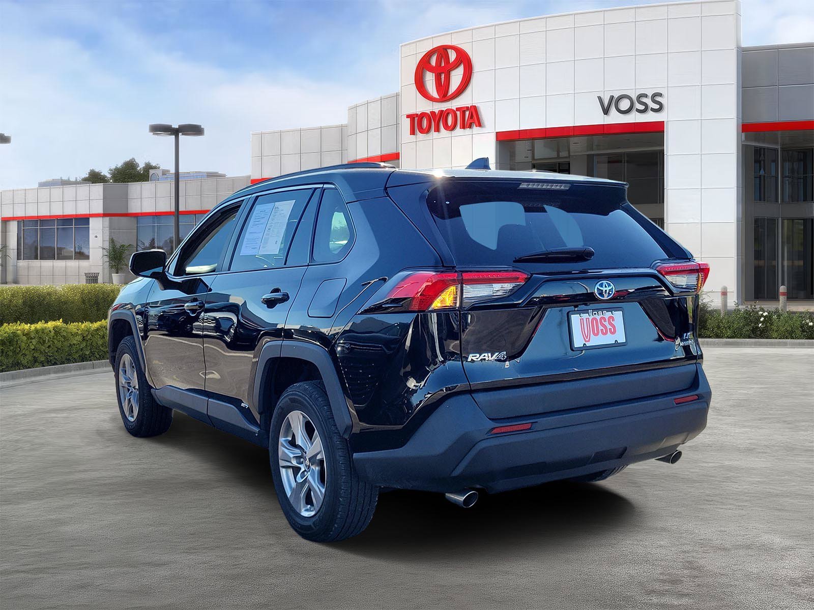 2024 Toyota RAV4 LE, photo 2 of 12