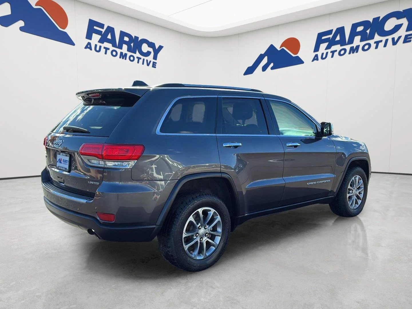 Used 2016 Granite Crystal Metallic Clearcoat Jeep Limited image 5