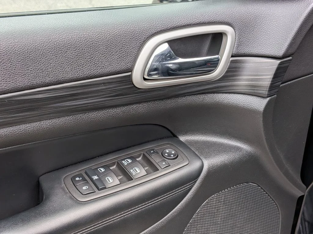 Used 2022 Black Jeep Laredo X image 12